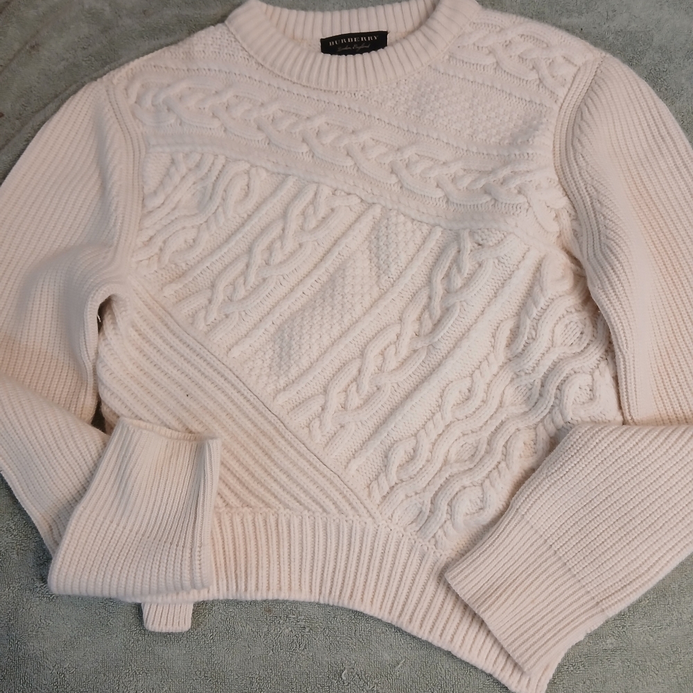 Burberry Women's Cashmere  Cream Cable Knit Sweater